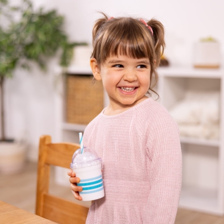 Napoje na wynos zestaw zabawkowy z wibrującym spieniaczem Hot & Cold Drinks 16 elementów Melissa & Doug
